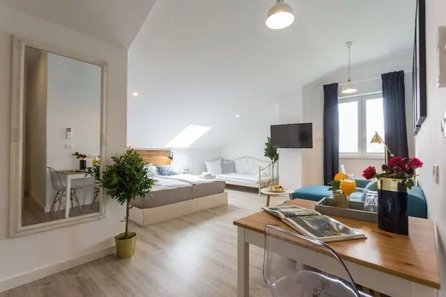 Apartment with Jacuzzi and Sea View (West Wind)