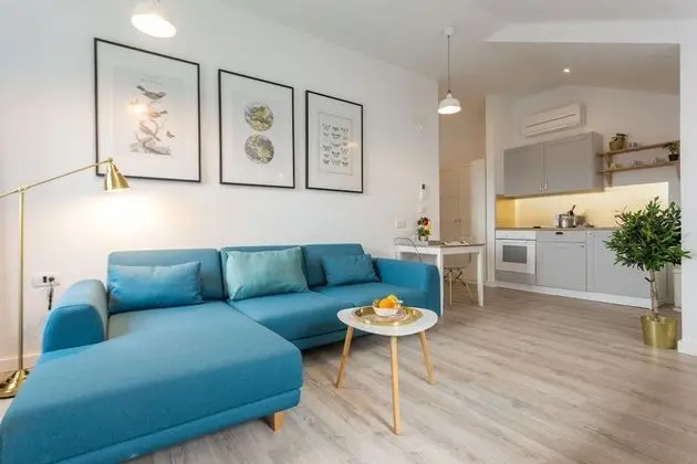 Apartment with Jacuzzi and Sea View (West Wind)