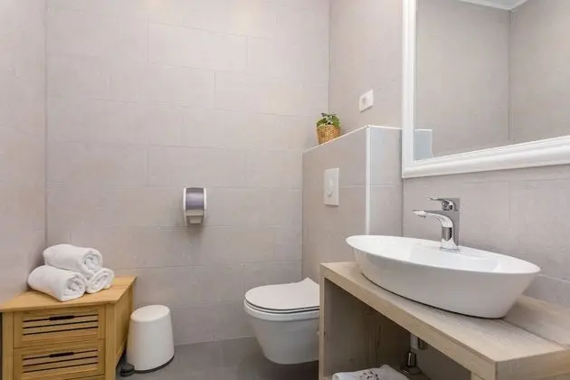 Apartment with Jacuzzi and Sea View (West Wind)