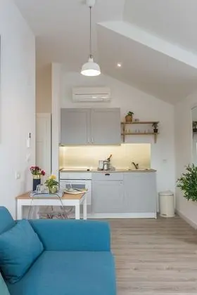 Apartment with Jacuzzi and Sea View (West Wind)