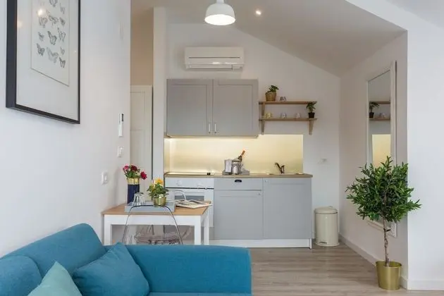 Apartment with Jacuzzi and Sea View (West Wind)