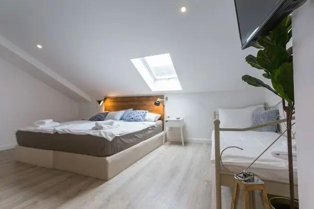 Apartment with Jacuzzi and Sea View (West Wind)