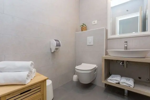 Apartment with Jacuzzi and Sea View (West Wind)