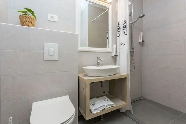 Apartment with Jacuzzi and Sea View (West Wind)