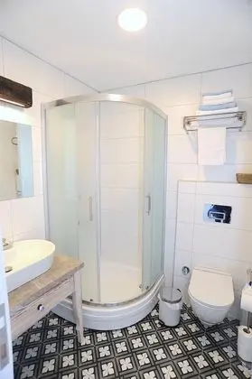 Mavi, Şehir Manzaralı, 1. Kat