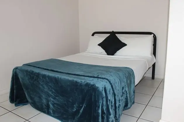 Tek Büyük Yataklı Oda, Ortak Banyo