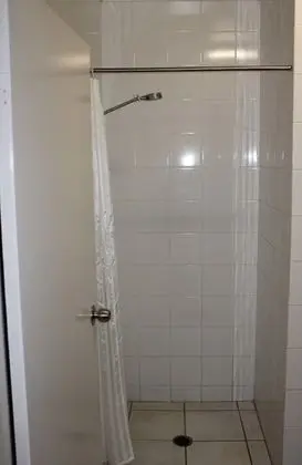Tek Büyük Yataklı Oda, Ortak Banyo