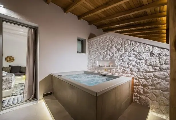 Deluxe Oda, Sıcak Su Havuzu