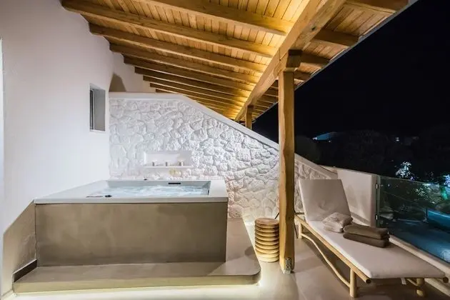 Deluxe Oda, Sıcak Su Havuzu