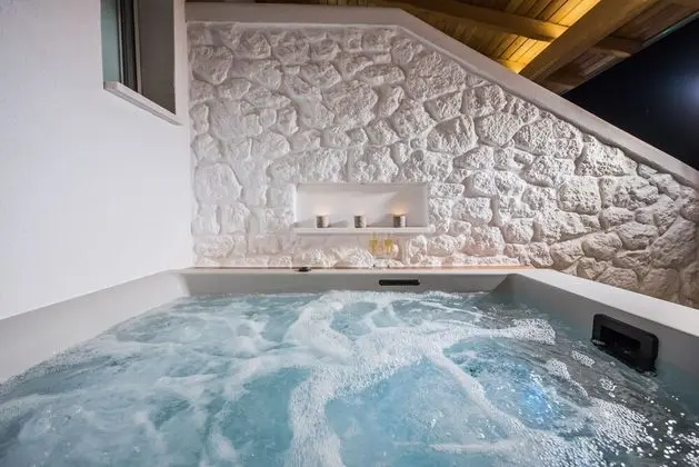 Deluxe Oda, Sıcak Su Havuzu