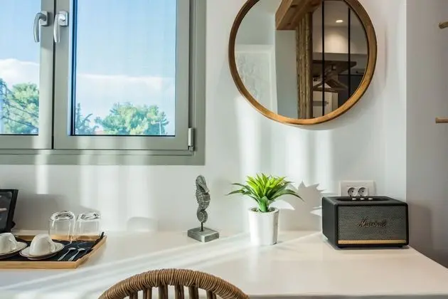 Deluxe Tek Büyük Yataklı Oda, Kısmi Deniz Manzaralı