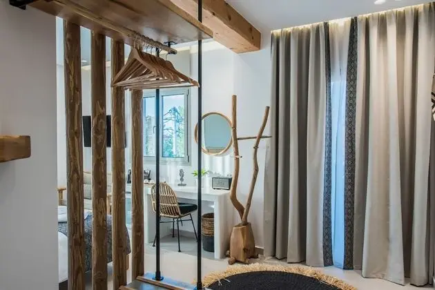 Deluxe Tek Büyük Yataklı Oda, Kısmi Deniz Manzaralı