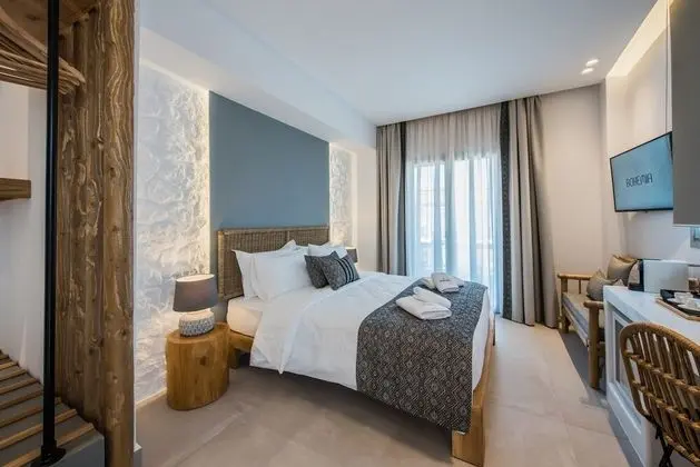 Deluxe Tek Büyük Yataklı Oda, Kısmi Deniz Manzaralı