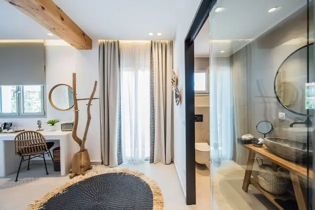 Deluxe Tek Büyük Yataklı Oda, Kısmi Deniz Manzaralı