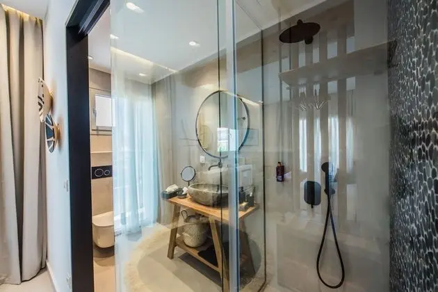 Deluxe Tek Büyük Yataklı Oda, Kısmi Deniz Manzaralı