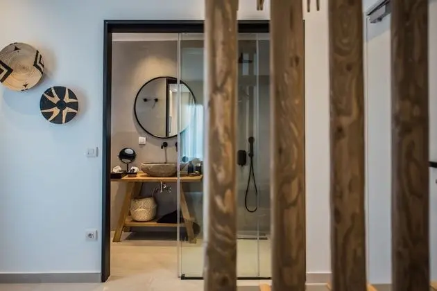 Deluxe Tek Büyük Yataklı Oda, Kısmi Deniz Manzaralı