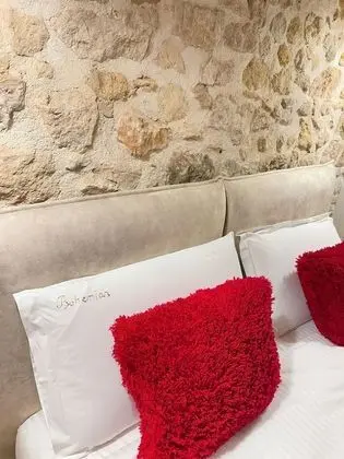 Traditional Tek Büyük Yataklı Oda