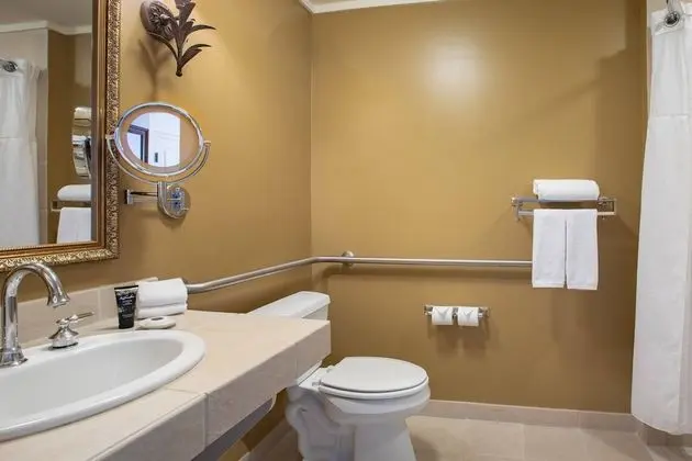 Oda, 2 Büyük (Queen) Boy Yatak