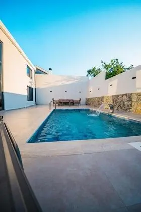 Bungalow 2+1 Oda, Kısmi Göl Manzaralı, Isıtmalı Özel Havuzlu