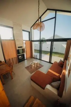 Bungalow 2+1 Oda, Kısmi Göl Manzaralı, Isıtmalı Özel Havuzlu