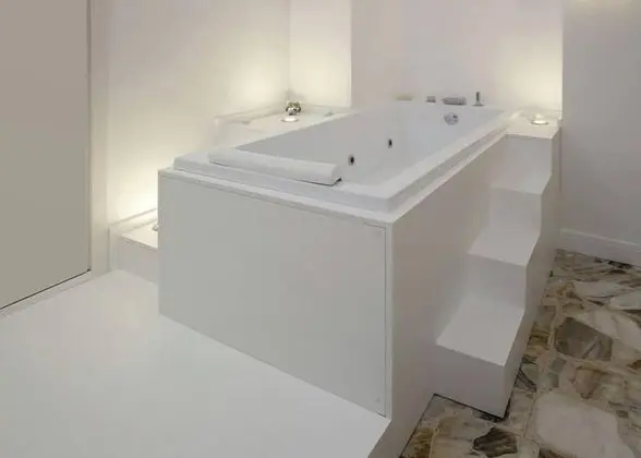 Deluxe Süit, Jakuzi (Nervi)