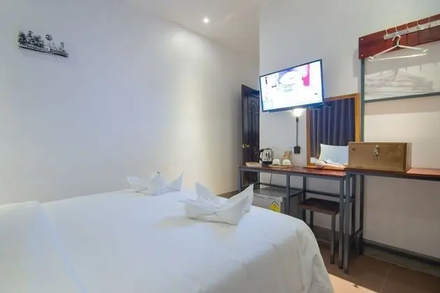 Budget Double Room - Complimentary pick up by Tuk Tuk