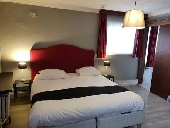 Üç Kişilik Oda