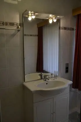 Üç Kişilik Oda