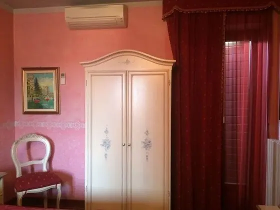 Büyük Yataklı Tek Kişilik Oda