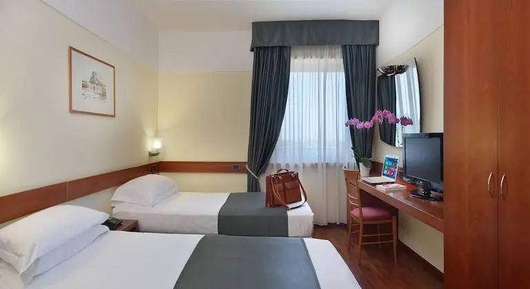 Comfort Büyük Yataklı Tek Kişilik Oda