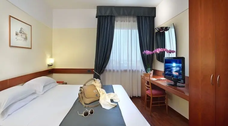 Comfort Büyük Yataklı Tek Kişilik Oda