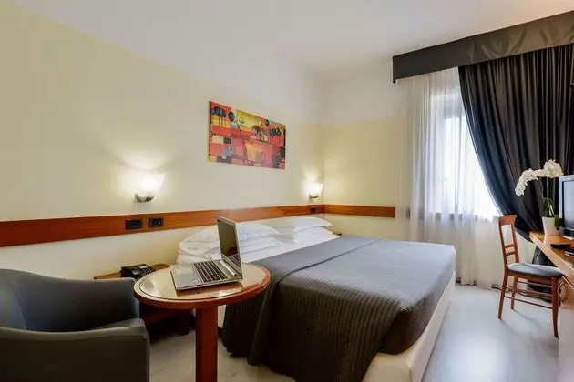 Comfort Büyük Yataklı Tek Kişilik Oda