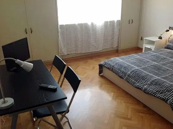 Büyük Yataklı Tek Kişilik Oda, Ortak Banyo