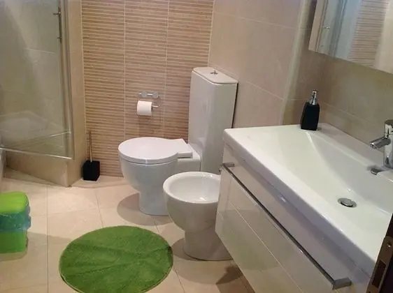 Büyük Yataklı Tek Kişilik Oda, Ortak Banyo