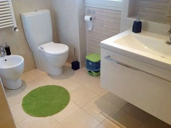Büyük Yataklı Tek Kişilik Oda, Ortak Banyo