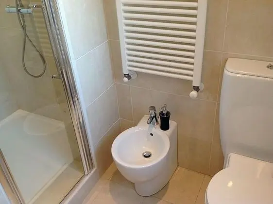 Tek Büyük Yataklı Oda, Ortak Banyo