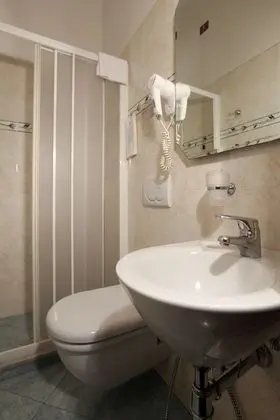 Economy İki Ayrı Yataklı Oda, Sigara İçilmez, Banyolu/Duşlu