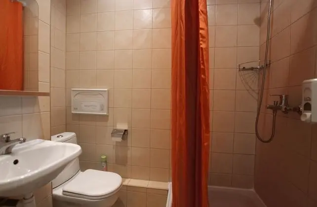Economy Dört Kişilik Oda, Ortak Banyo