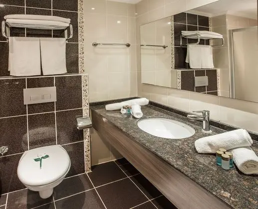 https://images.etstur.com/imgproxy/resize/2560x1440/files/images/hotelImages/etsrooms/689/Bolu_Termal_Resort___Spa_20241107113959_0.jpg