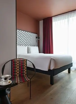 Deluxe Tek Büyük veya İki Ayrı Yataklı Oda (Extra Boma)