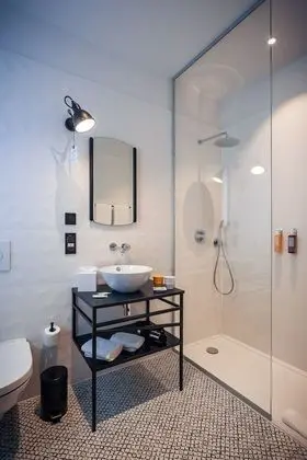 Deluxe Tek Büyük veya İki Ayrı Yataklı Oda (Extra Boma)