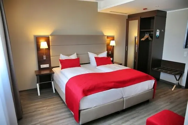 Tek Büyük Yataklı Oda, 2 Yatak Odası (no connecting door)