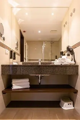 Tek Büyük Yataklı Oda, 2 Yatak Odası (no connecting door)