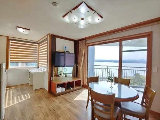 Tek Büyük Yataklı Oda, 2 Yatak Odası (62 sqm.)