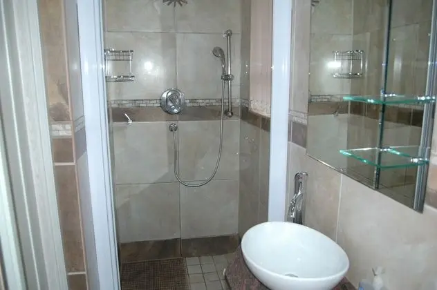 1 bedroom luxury Garden Unit