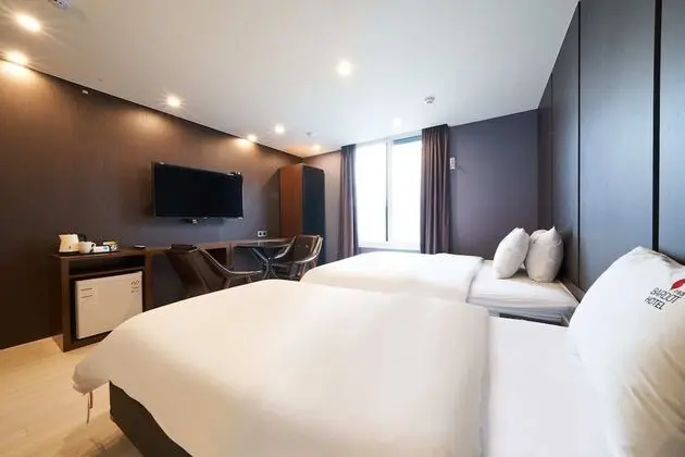 Business Twin Room, Multiple Beds, City View (Saturday Check-in Time: 6 PM)