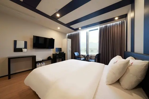 Premier Double Room, 1 King Bed, River View