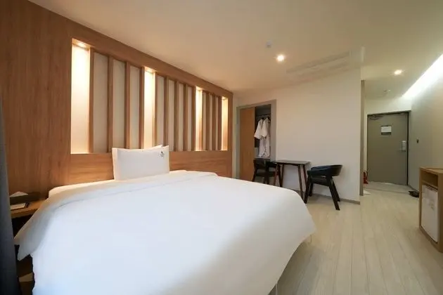 Premier Double Room, 1 King Bed, River View