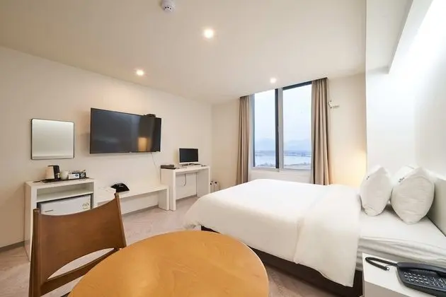 Premier Double Room, 1 King Bed, River View