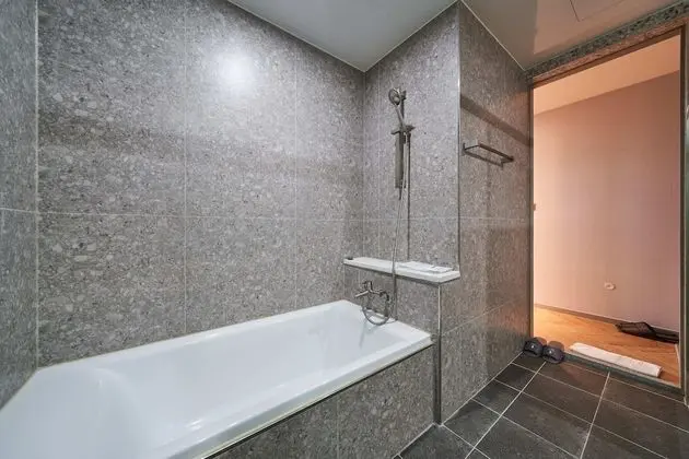 Premier Double Room, 1 King Bed, River View